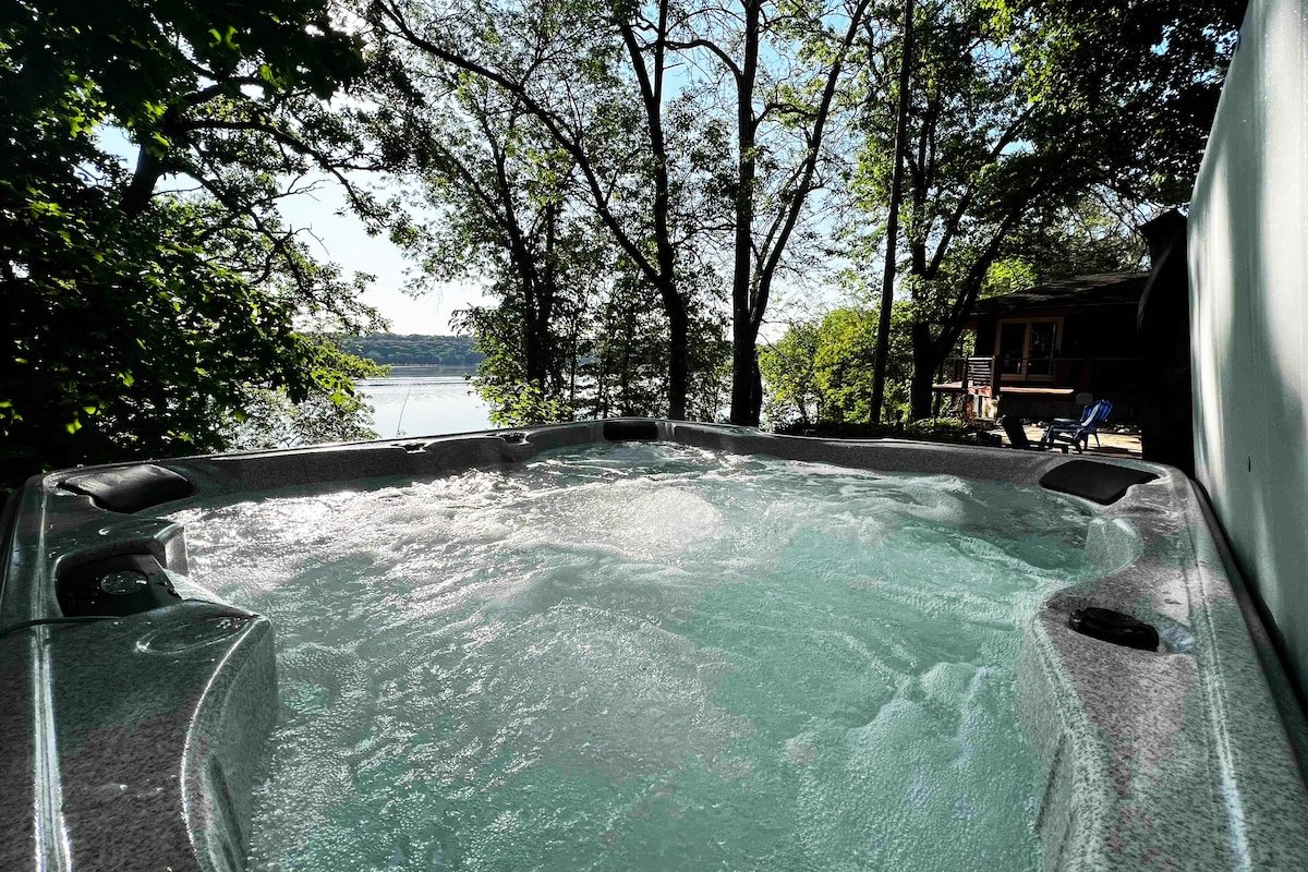 Stunning St. Croix River Retreat w/Hot Tub & Sauna gallery image 2