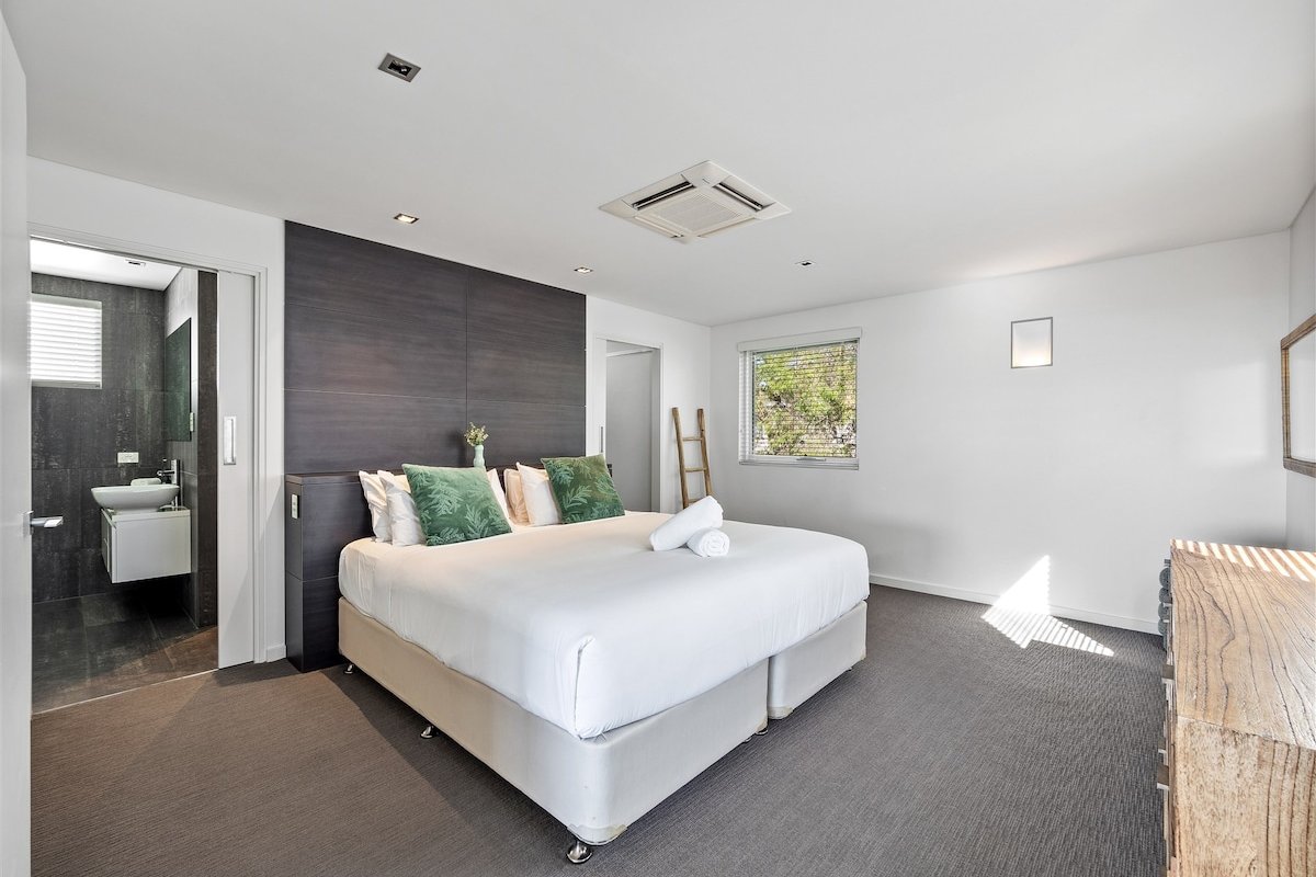 Allure: Easy Beachside Living in Prime Location gallery image 3