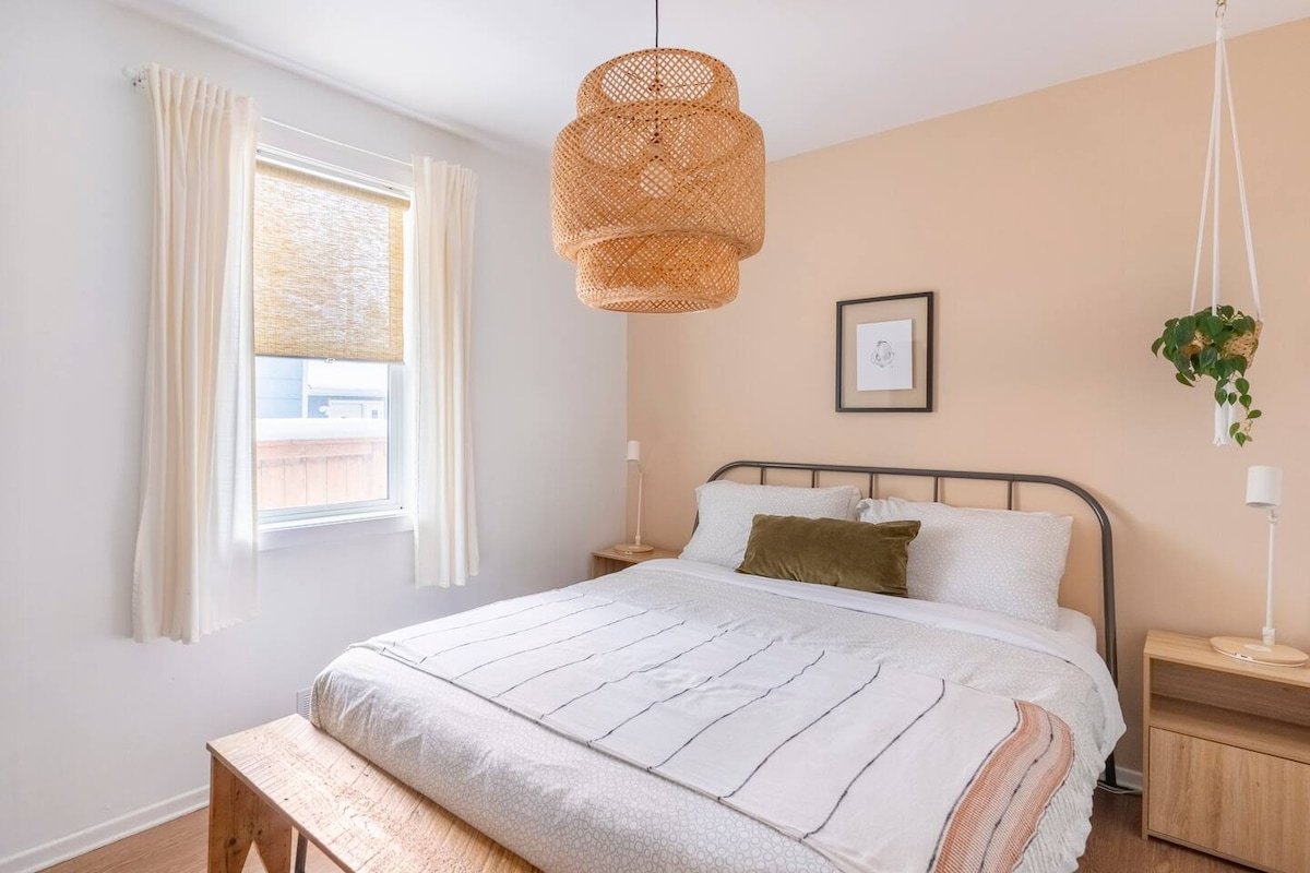 Cozy Urban Cabin Feel in the heart of Wpg gallery image 3