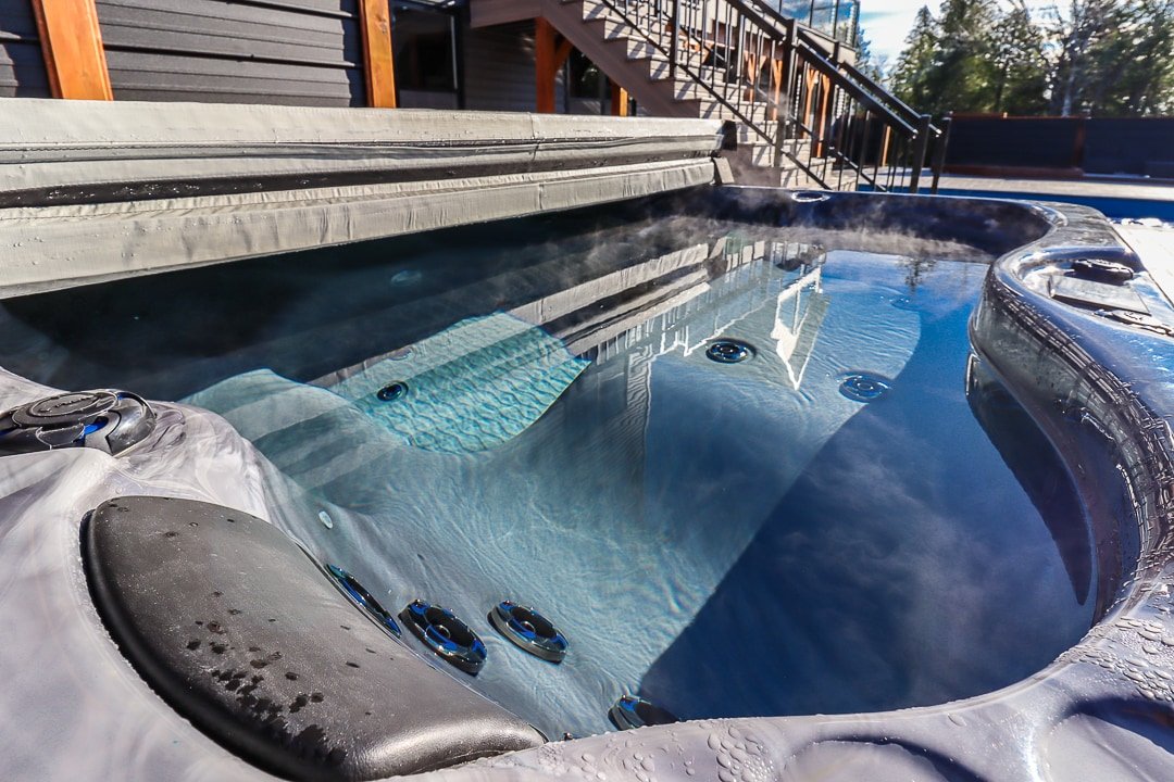 Luxury 4 Bedroom Villa With Pools, Bar & Home Gym. gallery image 3