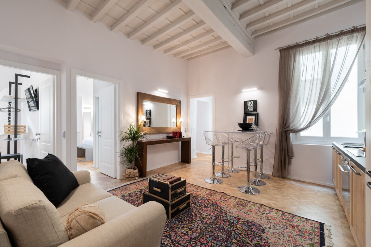 TO ENJOY AT THE CHARMING FLAT IN BORGO DEI GRECI