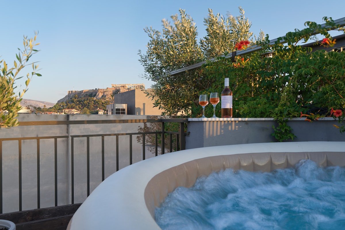 The Acropolis Pathway – Penthouse, jacuzzi & view gallery image 3