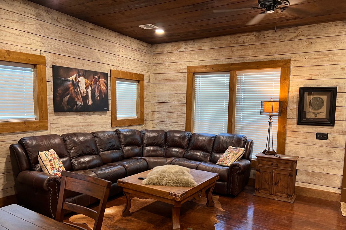 4 bdrms 3.5ba close to stadium Ft Worth/Arlington