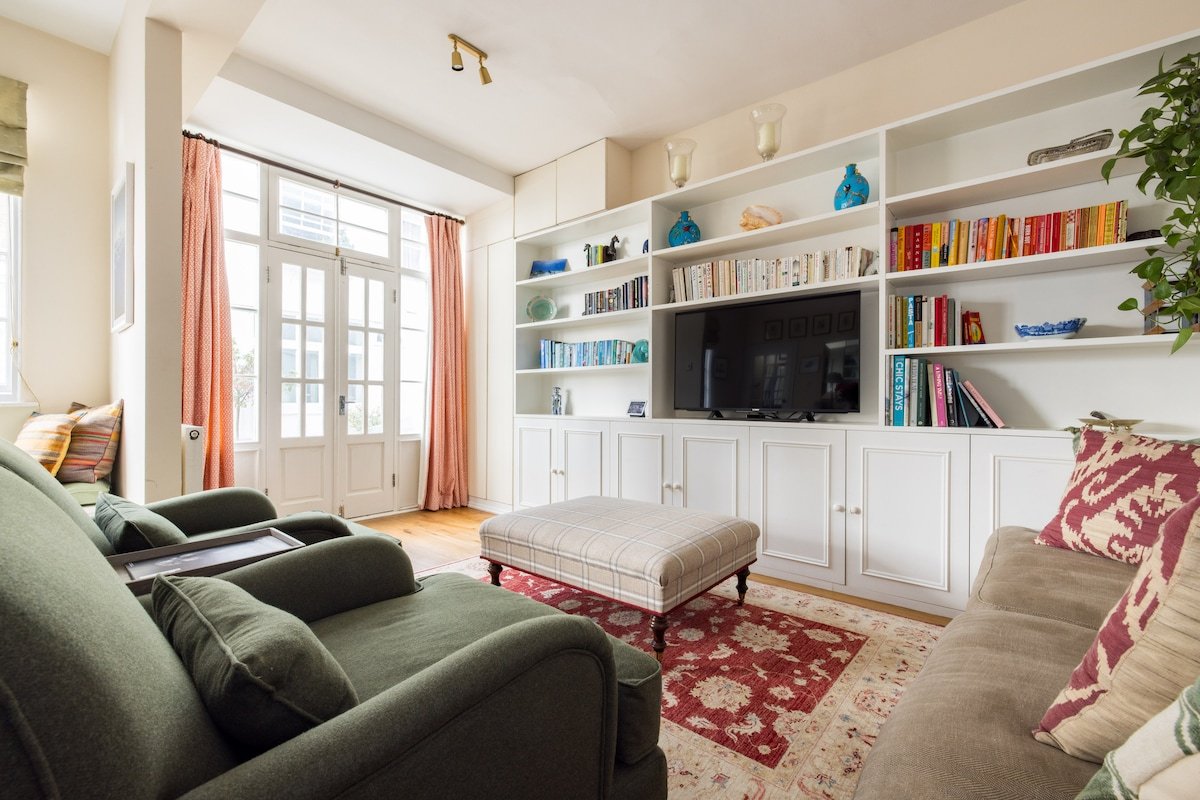 Traditional Treasure – 3 Bedroom Home by Hyde Park gallery image 3