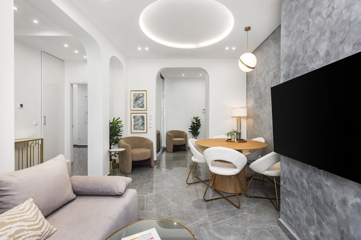 Mirror Luxury Central Penthouse by BiNoBi! gallery image 5