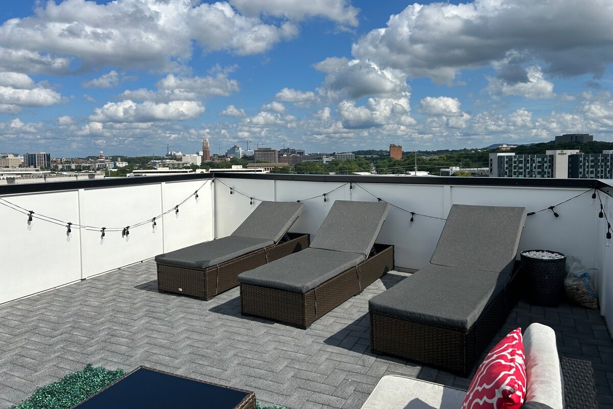 Luxury Townhome★11 Beds★Breathtaking Views★Mins DT gallery image 3