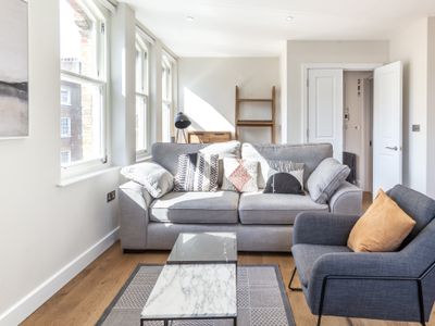 Minimalist Flat in Renovated Heritage Building