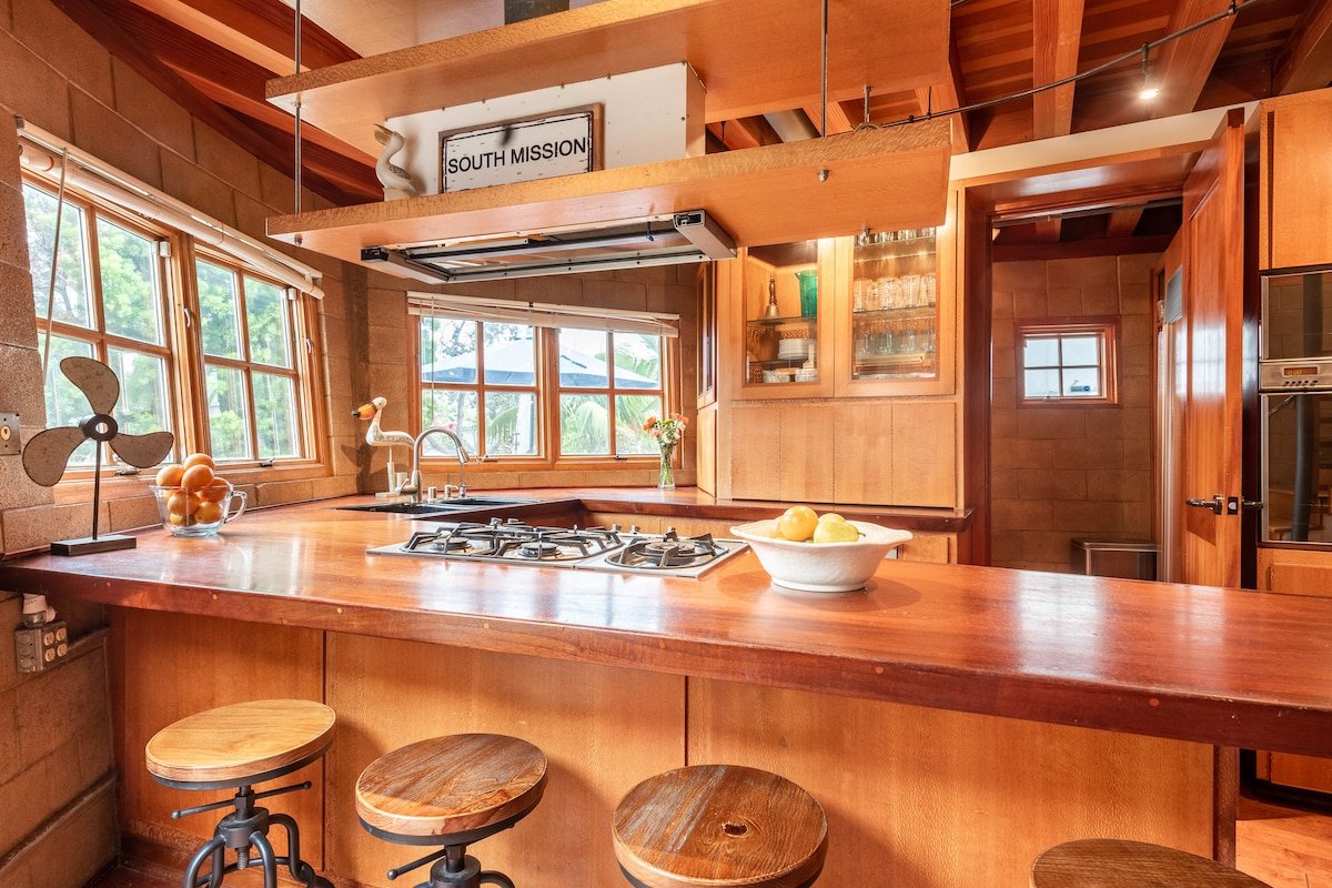 Mission Beach Tug Boat – Live the California Dream gallery image 3