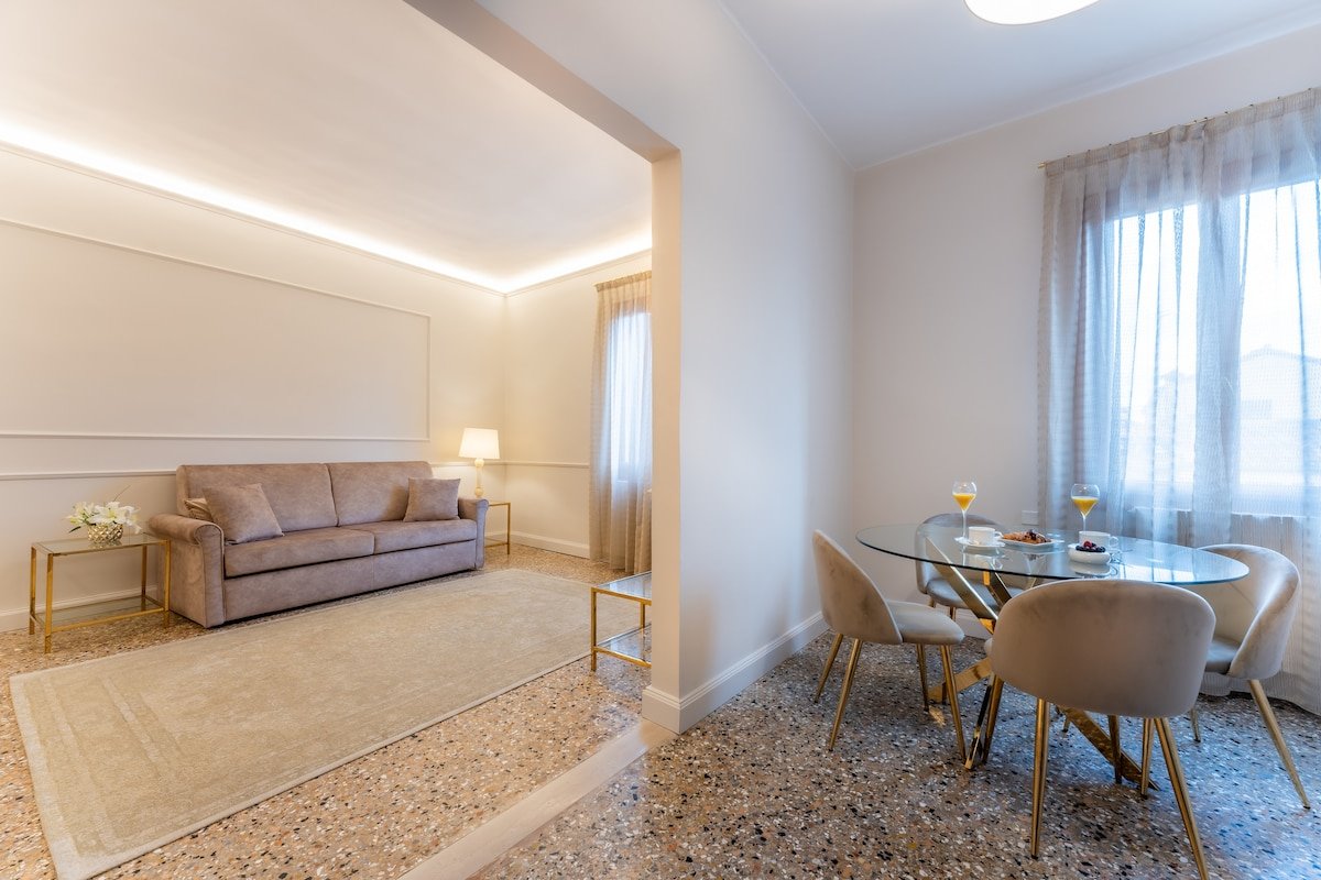 Deluxe Apartment with View gallery image 5