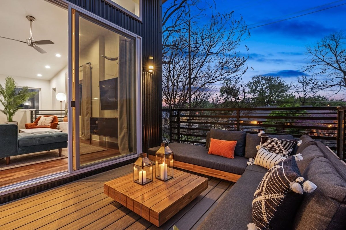 Spacious and Sleek Modern Elegance |Heated Pool gallery image 3