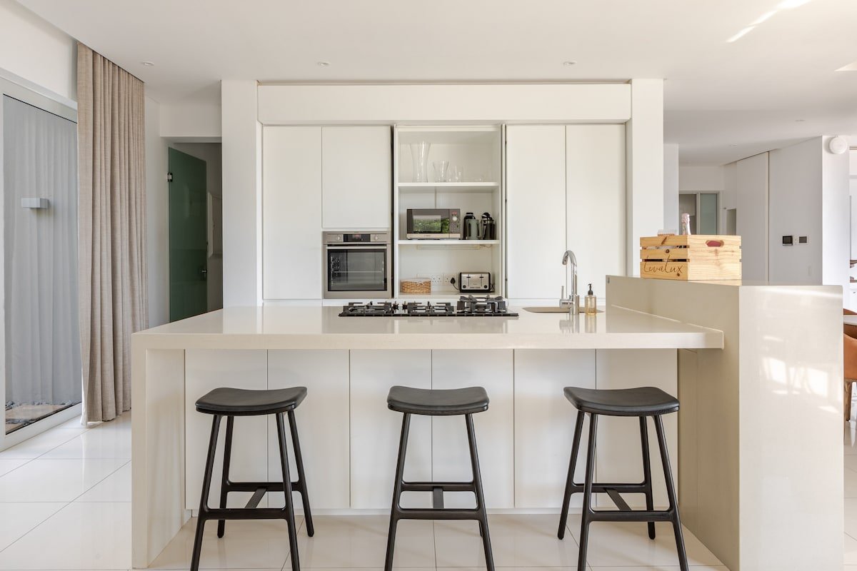 Spacious Villa with Stunning Views: Your Paradise gallery image 3