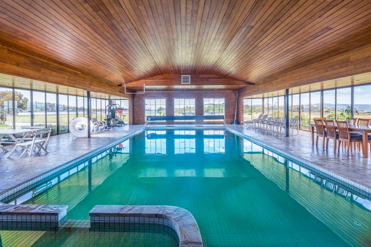 Prestigious Expansive Home with Almost Everything gallery image 2