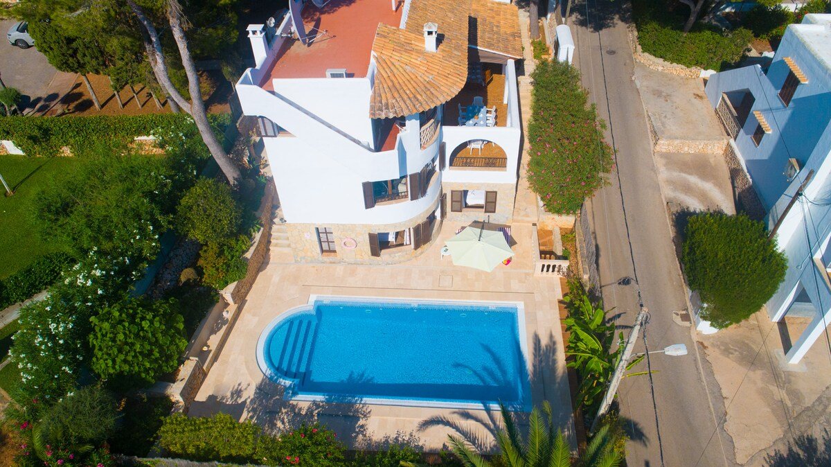 VILLA CON PISCINA PRIVADA EN PUERTO DE CALA D’OR gallery image 3