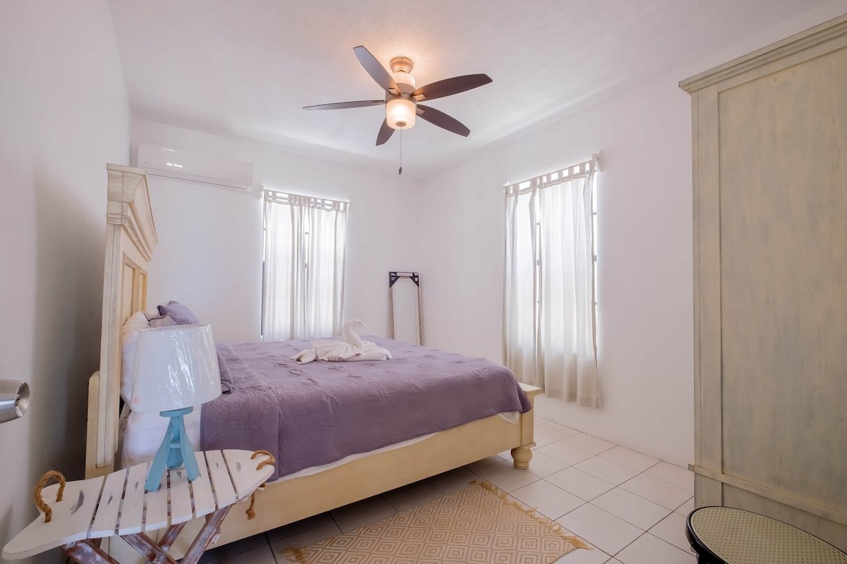 Ocean View Villa – Close To Town With Pool! gallery image 5