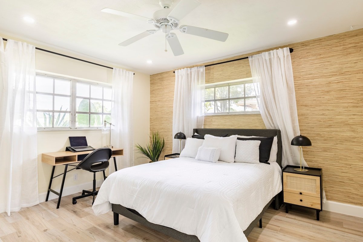 Holiday Pool Home Near Hard Rock for Family Fun gallery image 5