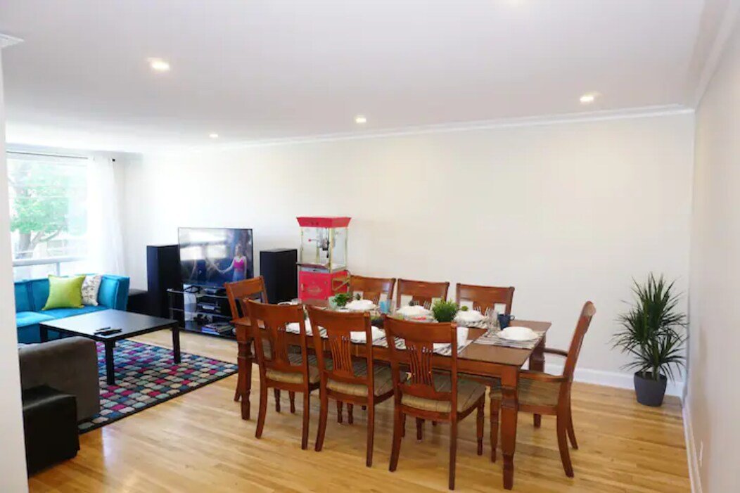 9 bedrooms, 4 bathrooms, 2 kitchens, free parking gallery image 3