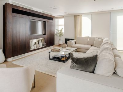 Spectacular Mayfair Penthouse with Sky Views