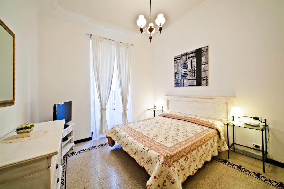 Rome Accommodation Colosseum gallery image 3