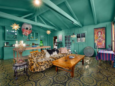 The Farmhouse with Cedar Hot Tub