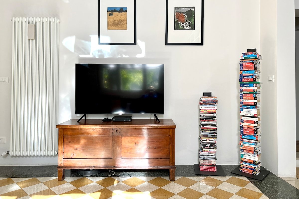 The Checkerboard, with balcony & Audrey Hepburn gallery image 4