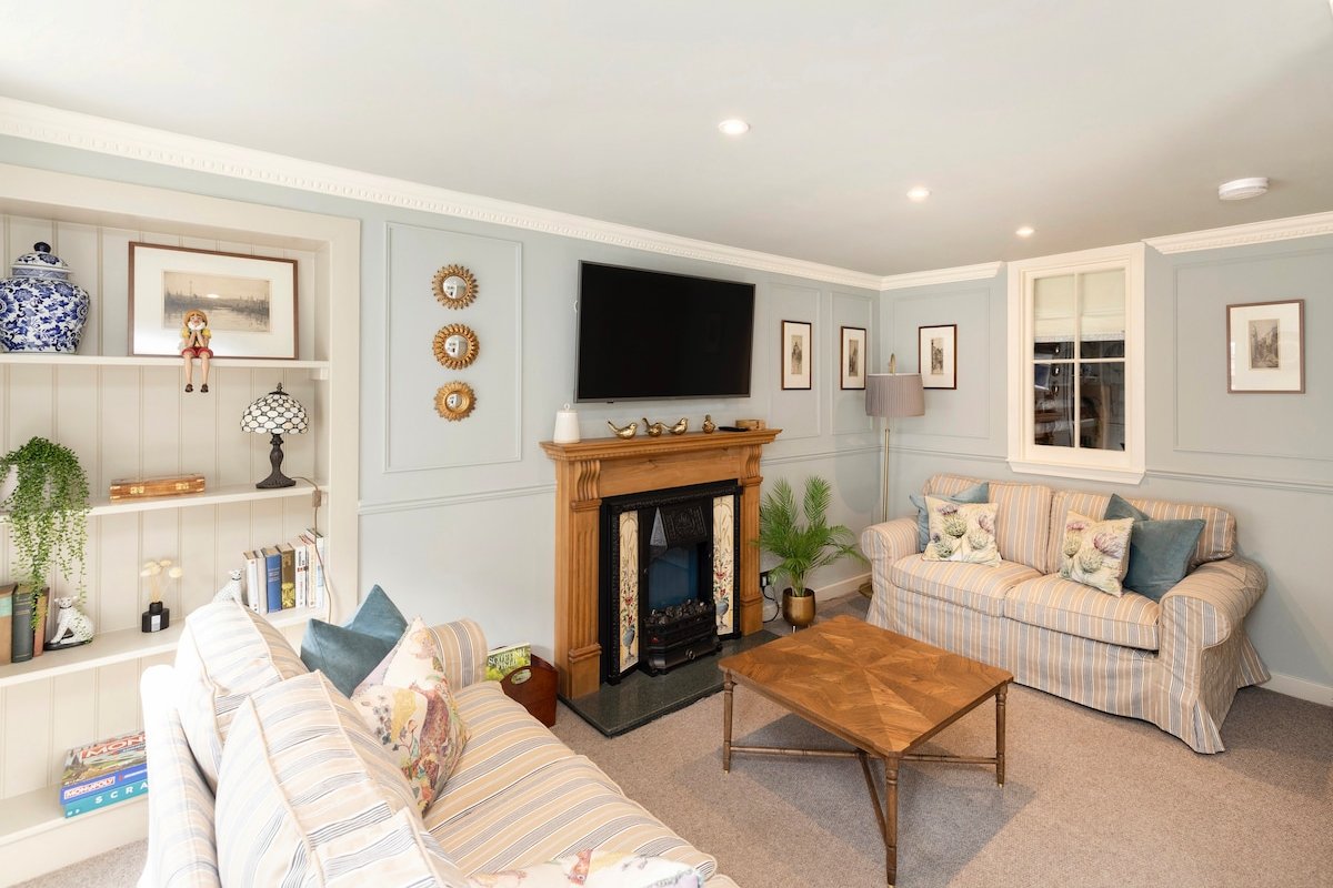 Luxury Old Town Flat on Iconic Royal Mile gallery image 2