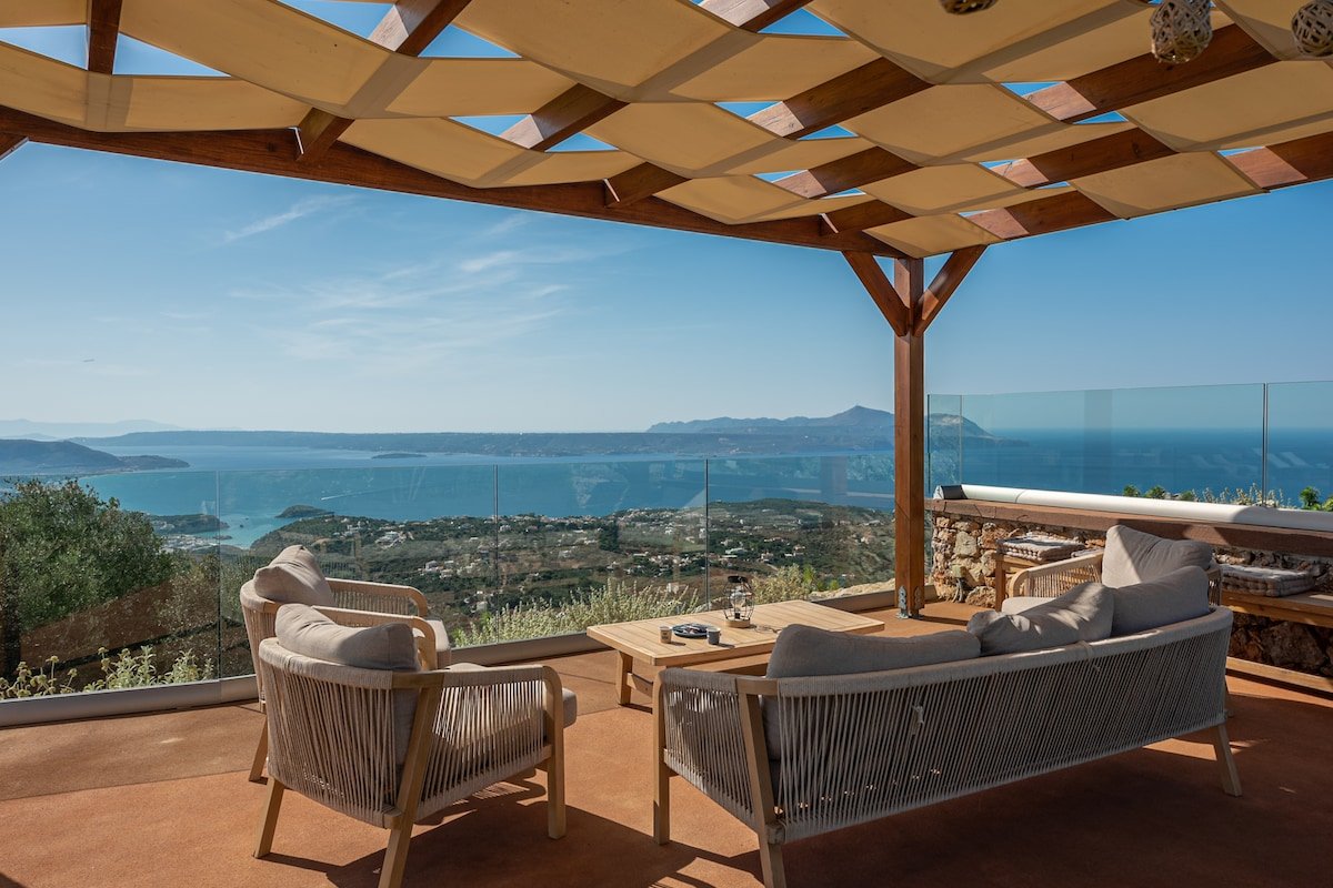 Aquila Villa, breathtaking view, big heated pool gallery image 5