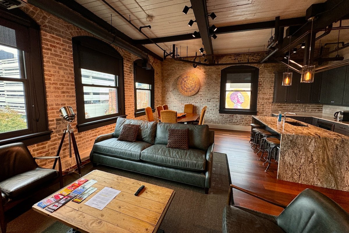 Luxury 3BD/3.5Bth-DOME-2500 SQFT-Pvt Elevator gallery image 2