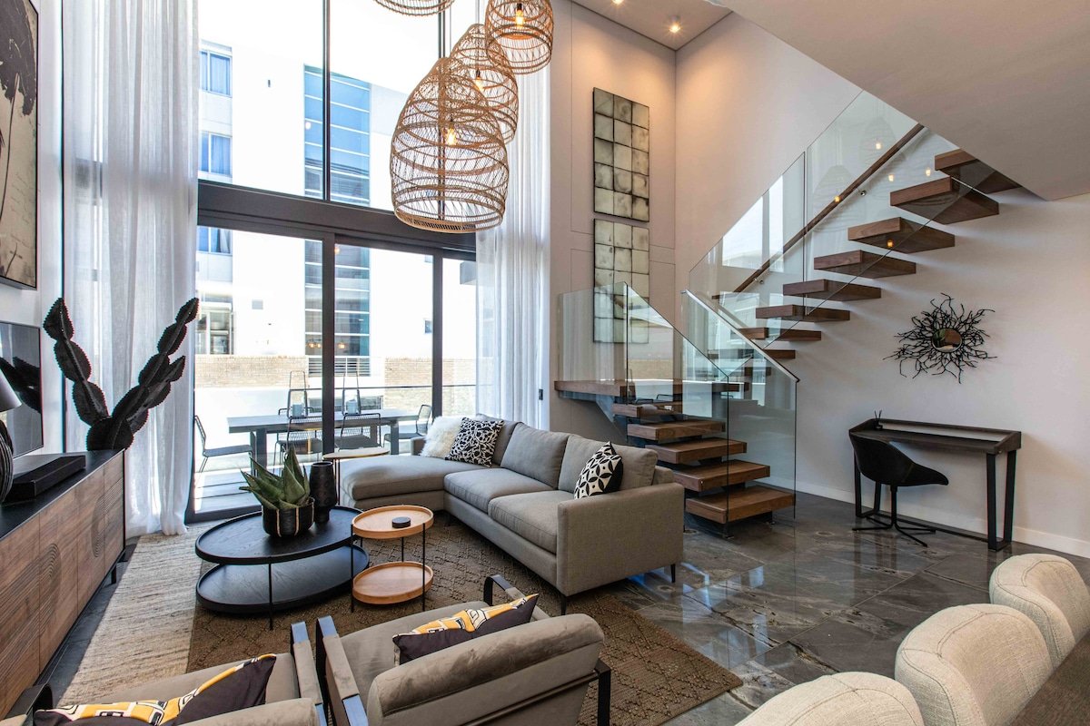 Upmarket Duplex Unit in the Heart of Sea Point (2) gallery image 2