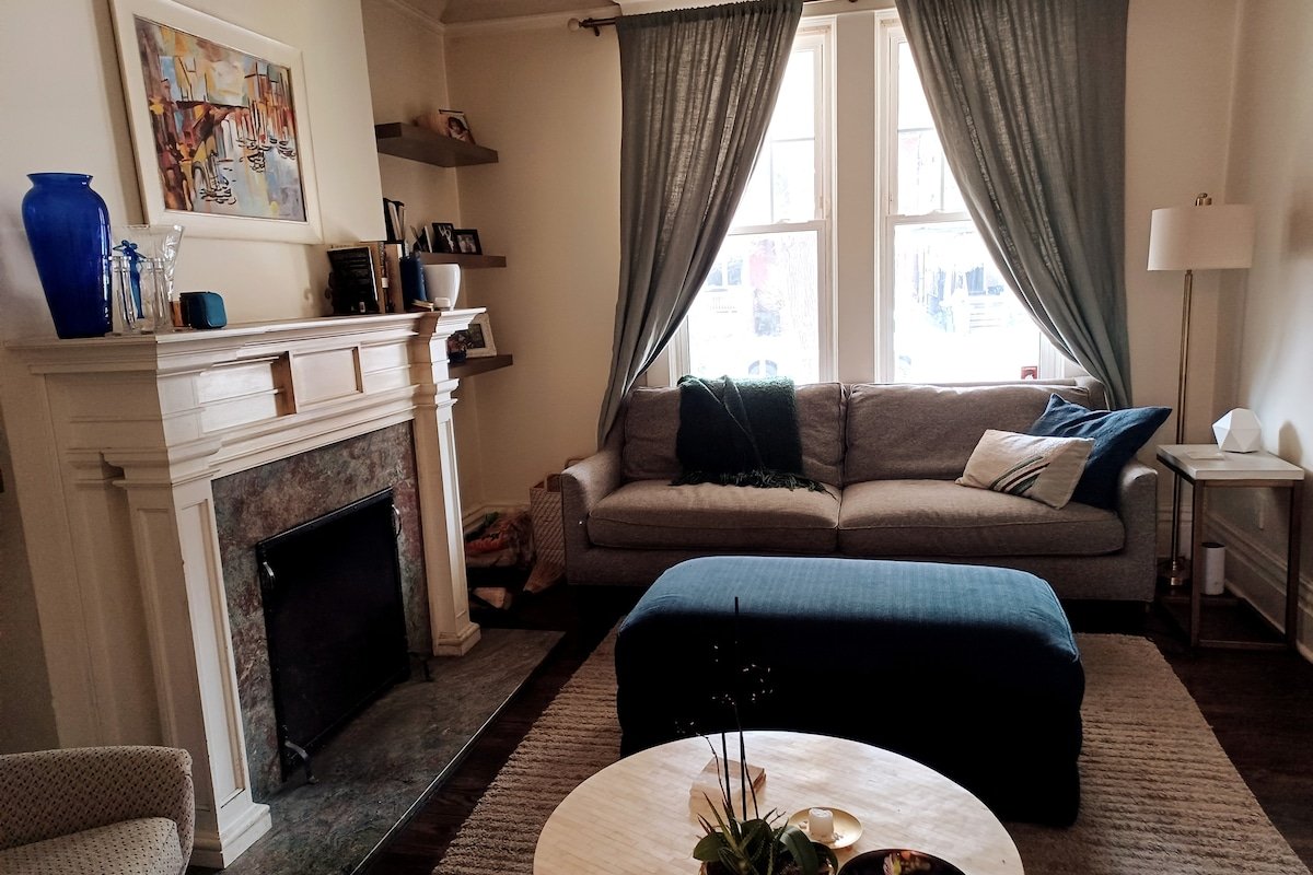 Spacious and Cozy Home in High Park gallery image 3