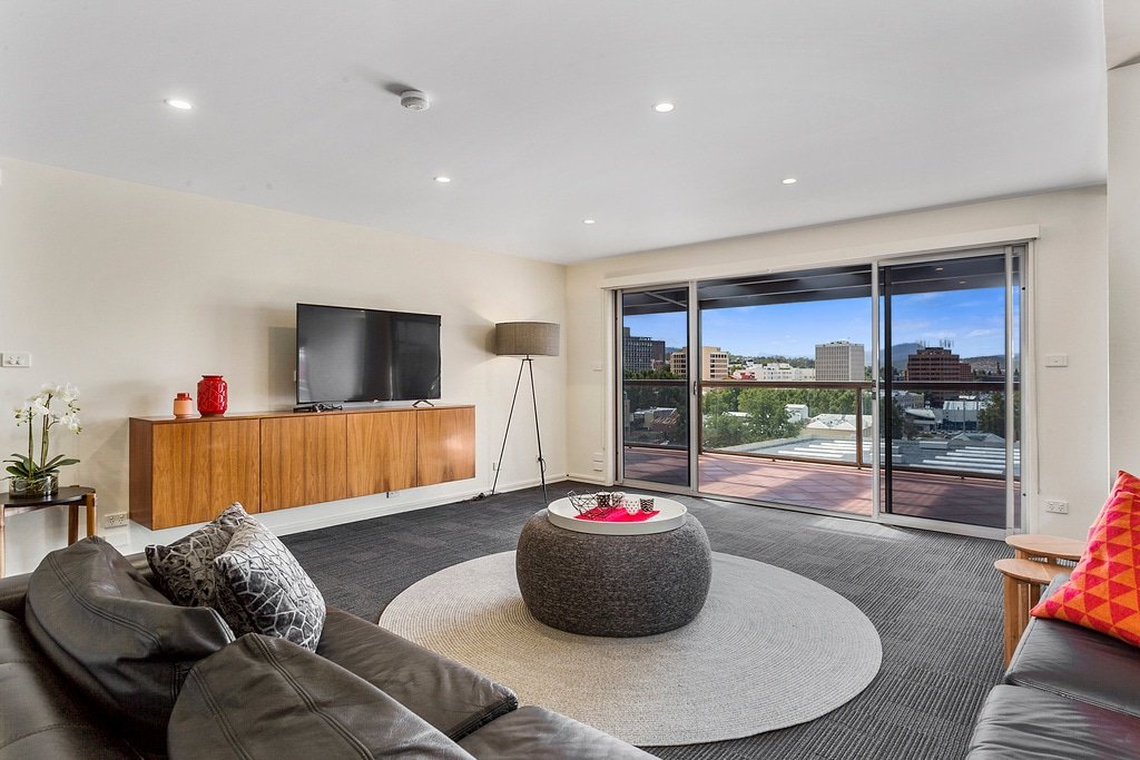 Battery Point Executive Penthouse Apartment gallery image 3