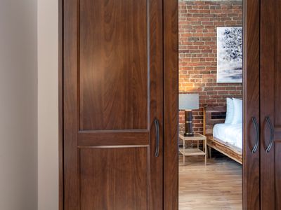 Charming 3BDR Downtown – 2 Levels, 2 Bathrooms