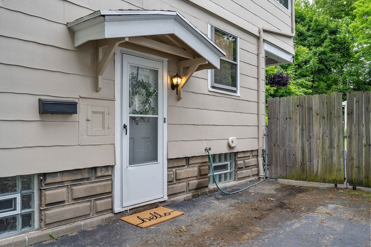 Centrally located N. Winton/Browncroft Full Home! gallery image 4