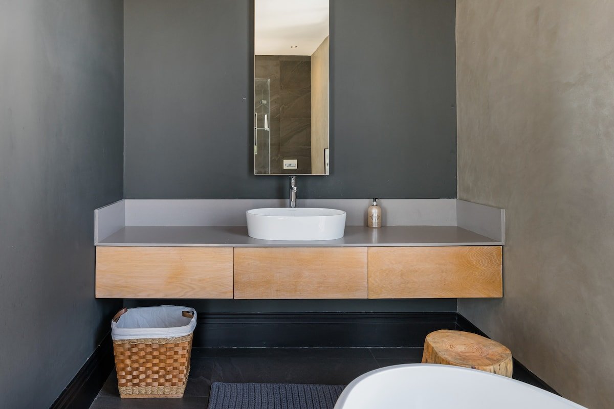 Gaze Across the Atlantic from a Glass-Walled Haven gallery image 4