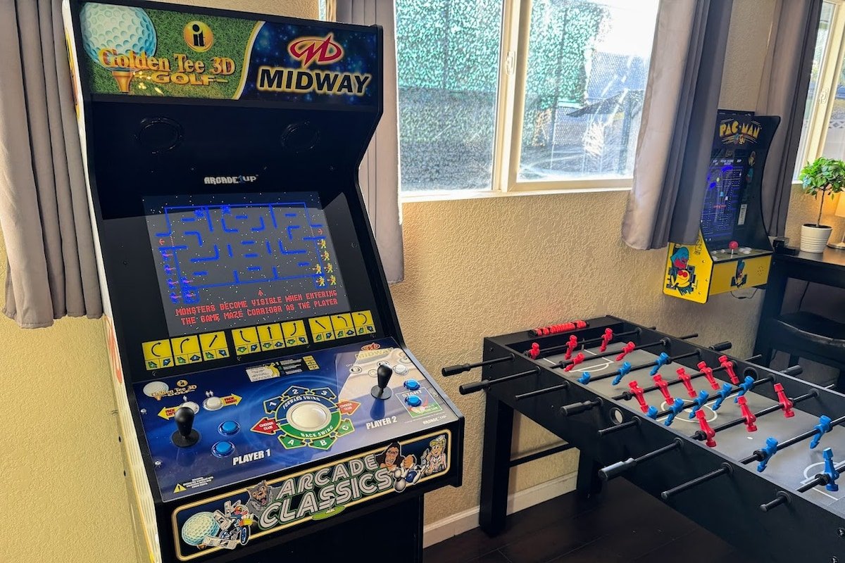 15 Beds, Heated Pool, Near Strip | Vibes dot Vegas gallery image 5