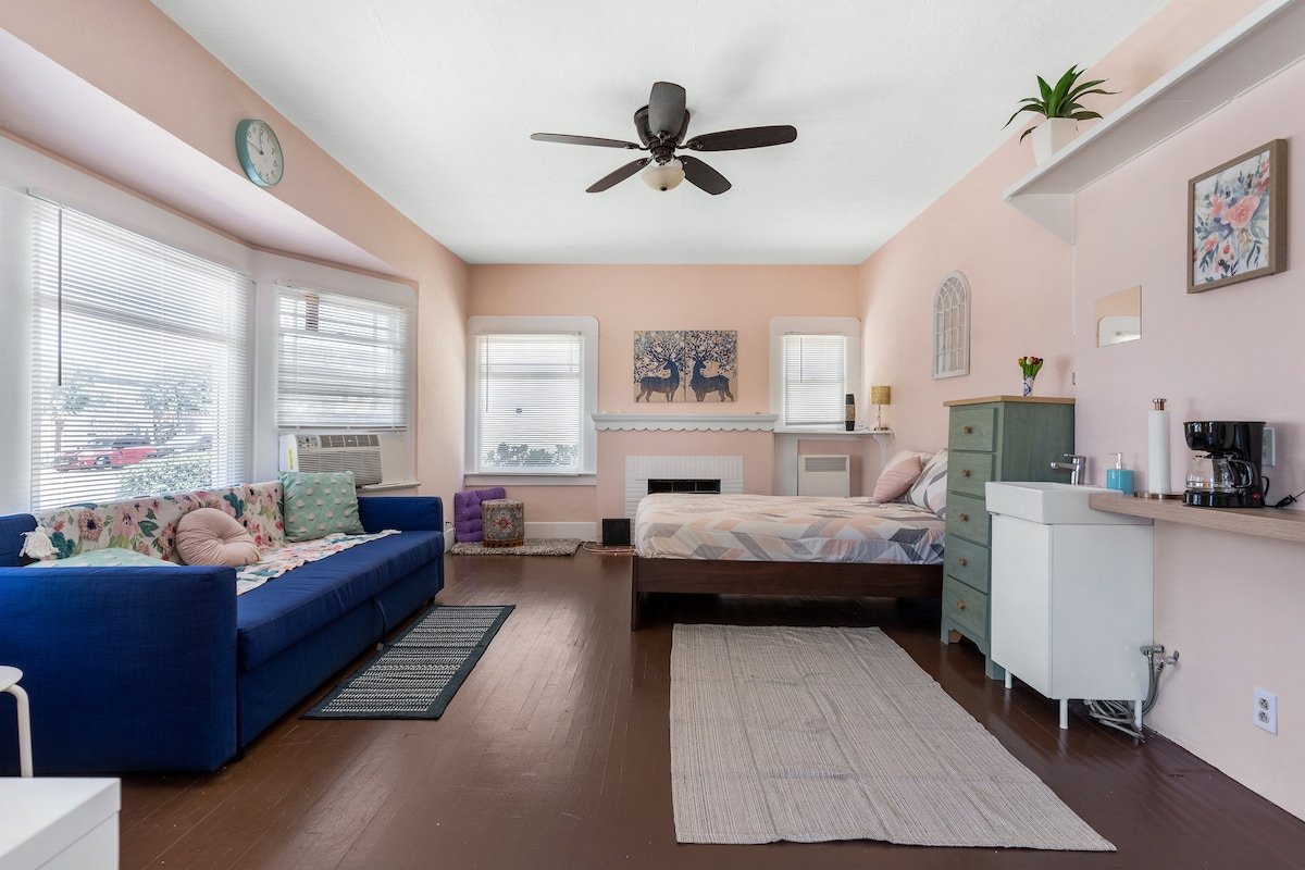 Best location Craftsman Home!3 parkings,walkable! gallery image 2