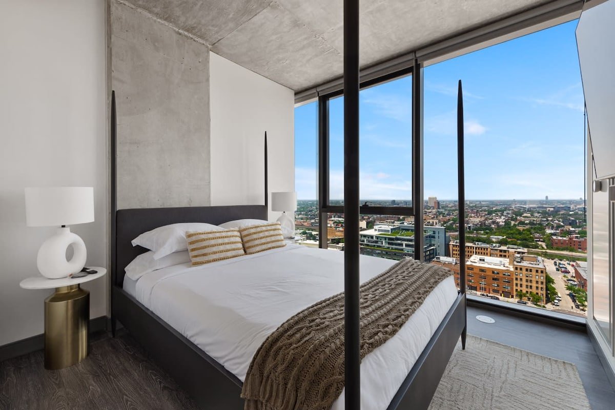 Chic Fulton Market Oasis + Curated Comfort & Style gallery image 4