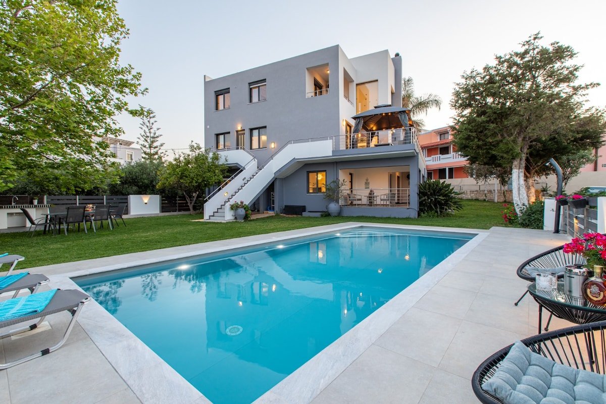 Lux villa*Walk to beach*Hydromassage Pool*14people gallery image 2