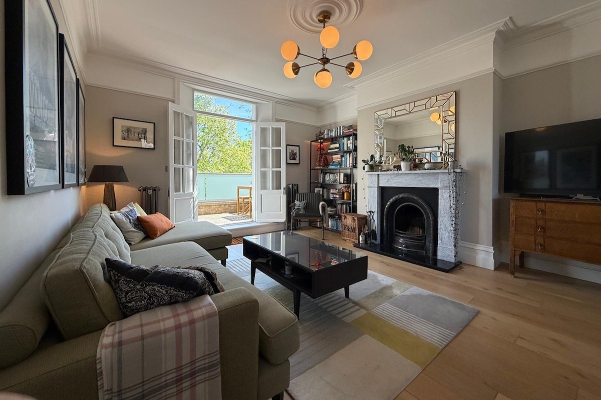 Wimbledon Park 3BR | Patio | Near Tennis Club gallery image 3