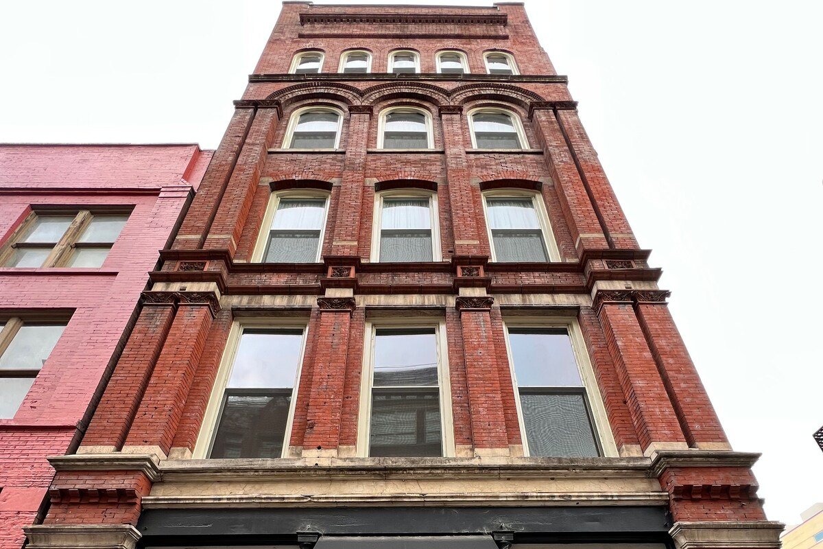 Downtown Penthouse | Broadway | Printer’s Alley gallery image 4