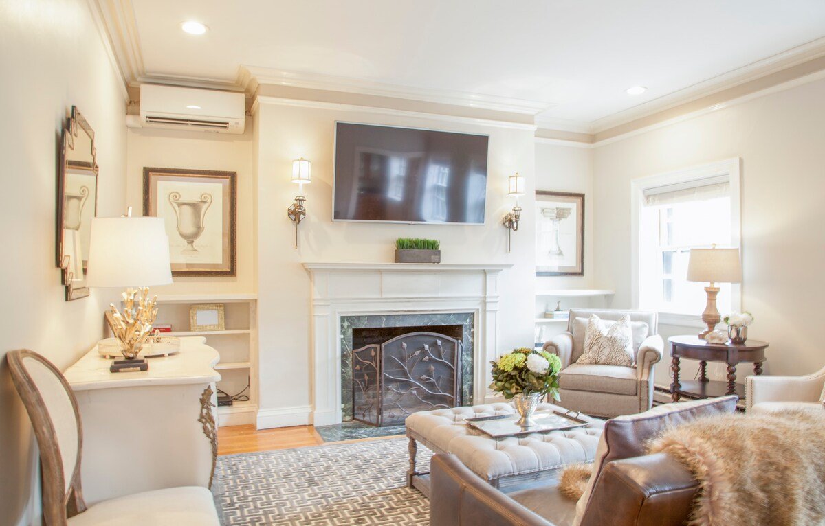 Large 3.5 BR|2 BA Penthouse Duplex gallery image 4