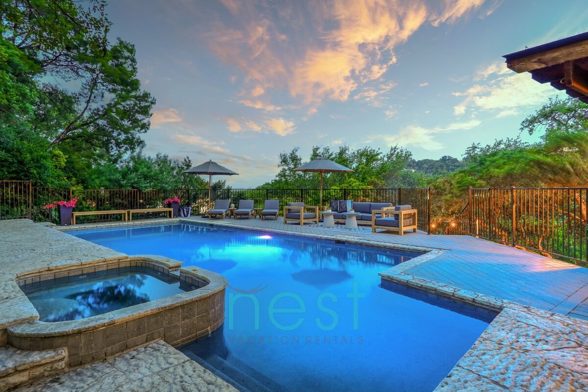 7 Mins to Downtn |Pool |Hot Tub |Pool Table