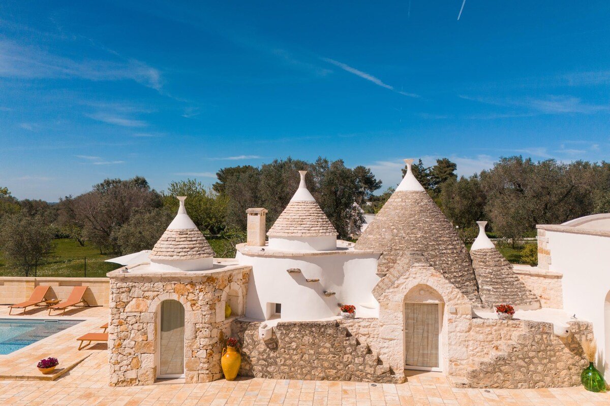 Trullo AMaMi with Private Pool and Jacuzzi gallery image 4