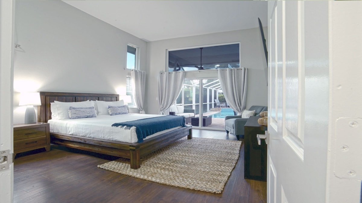 Modern House Heated Pool Gourmet Kitchen Pets gallery image 5