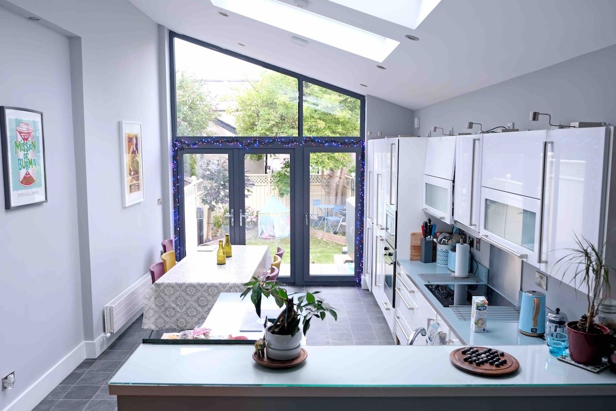Trendy Stoneybatter – 4 Bedrooms & 2 Bathrooms gallery image 2