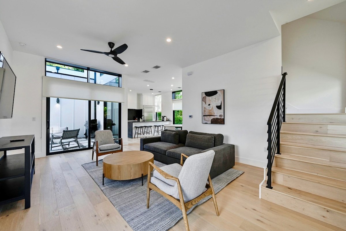 Stunning New Modern Zilker Perfection with Pool! gallery image 5