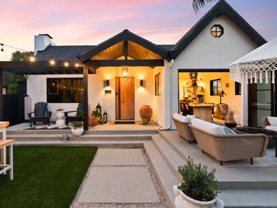 Stunning Modern Farmhouse – Venice Beach!