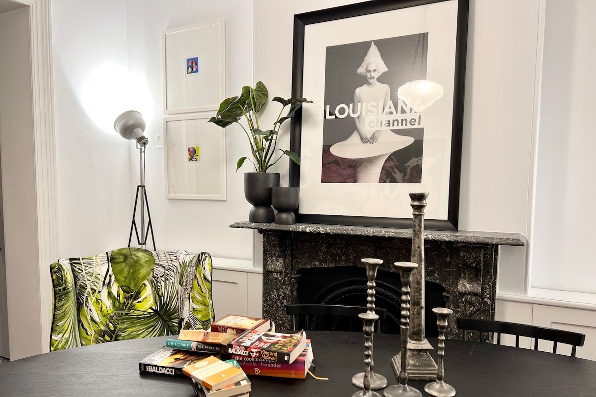 Surry Hills Gem Spacious 3-Story Terrace & Parking gallery image 5