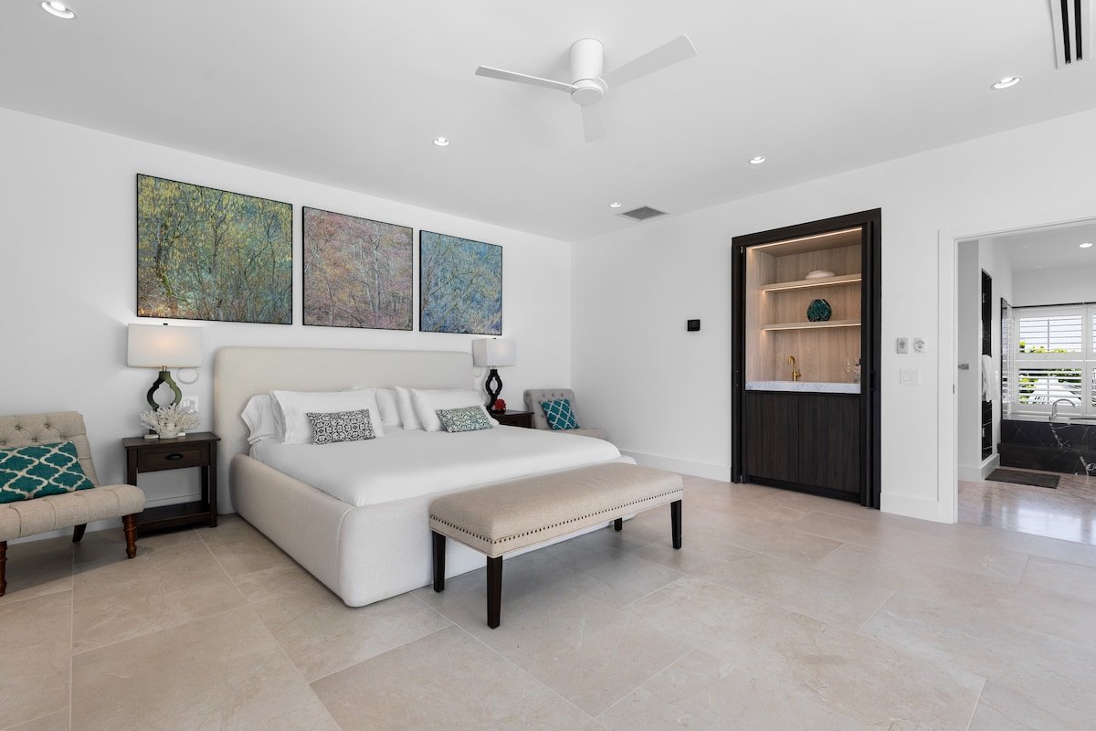 Luxury Oceanfront Villa with Private Beach & Pool gallery image 3