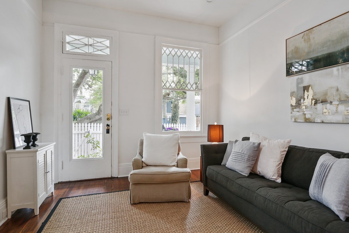 Uptown Victorian Townhouse 3 King Ensuite Bedrooms gallery image 3