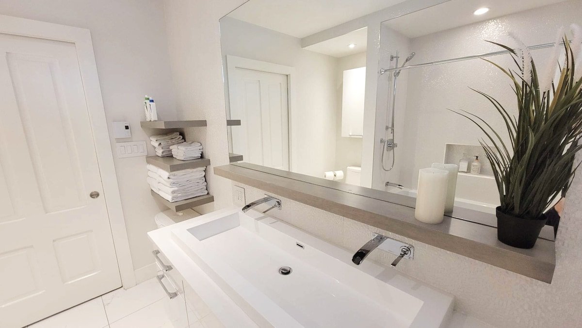 4 Bedrooms Historic Home w. Hot Tub in Downtown gallery image 3